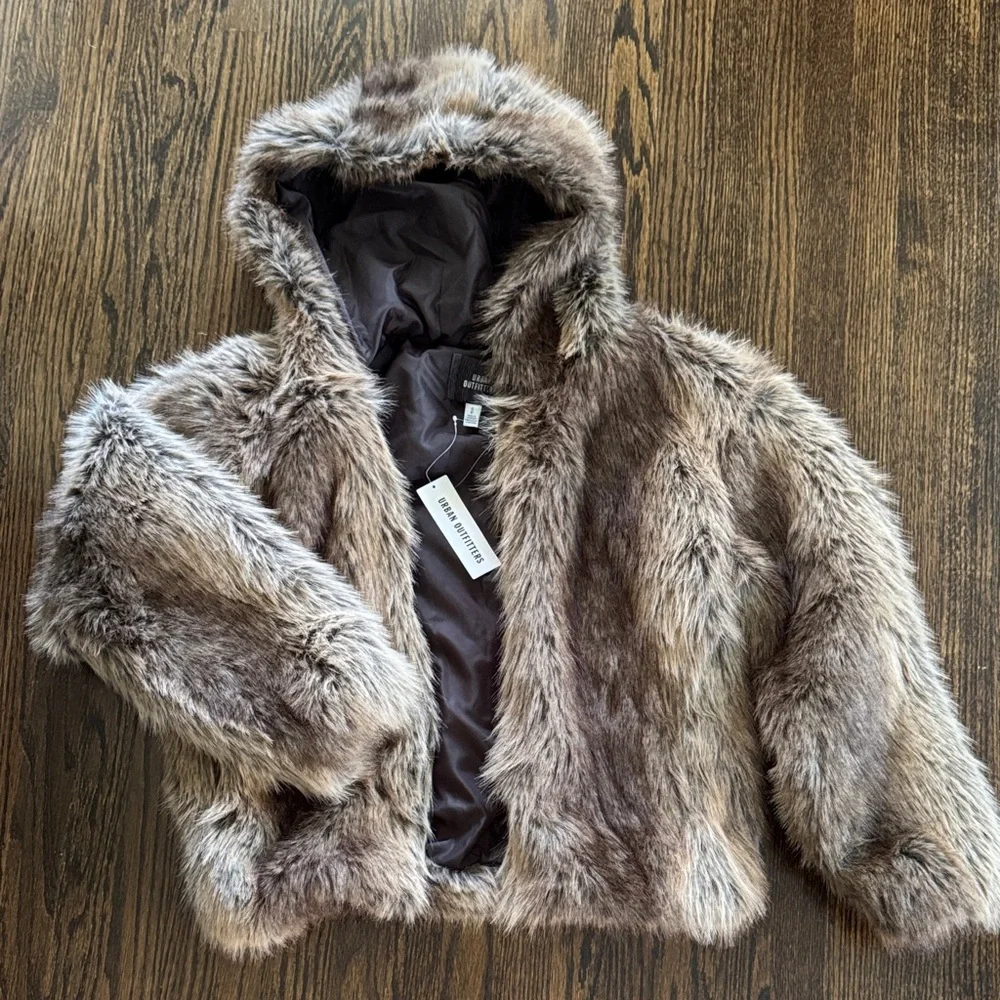 UO Sloanne Faux Fur Zip-Up Hooded Jacket - Picture 2 of 10